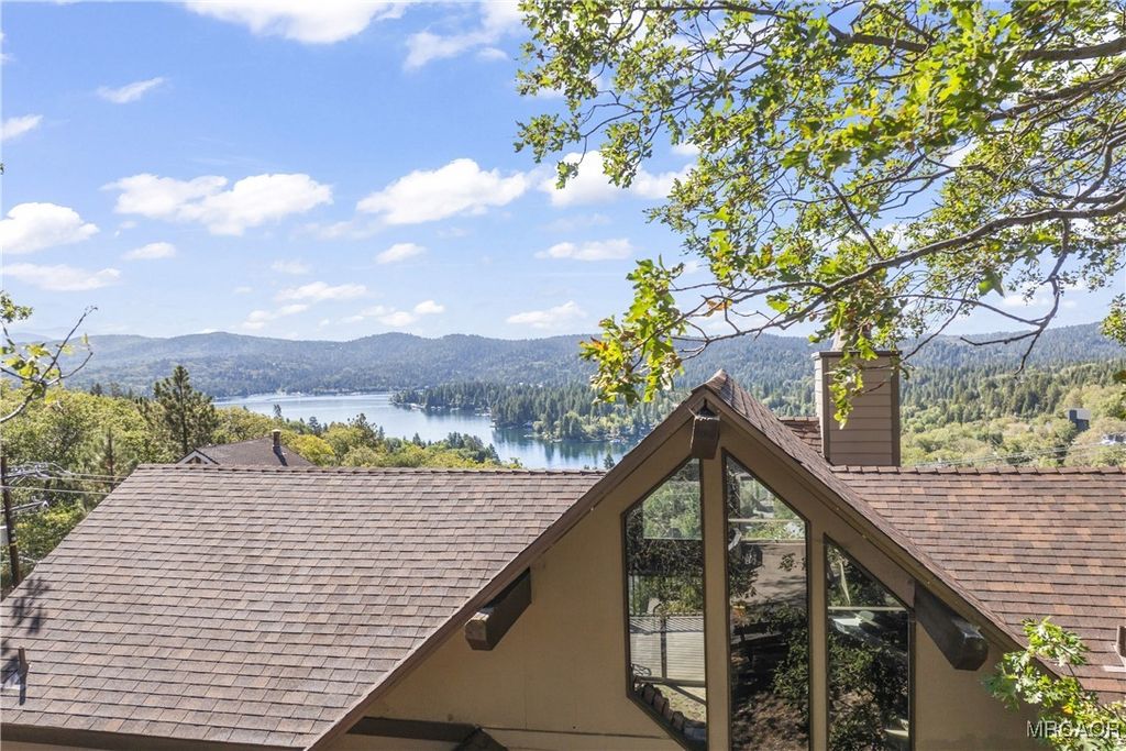 Photo of 1166 Nadelhorn Drive, Lake Arrowhead, CA 92352 (MLS # 32502887)