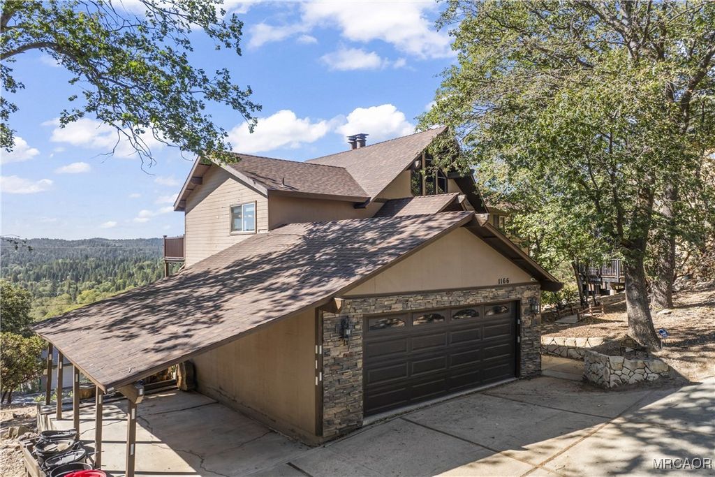 Photo of 1166 Nadelhorn Drive, Lake Arrowhead, CA 92352 (MLS # 32502887)