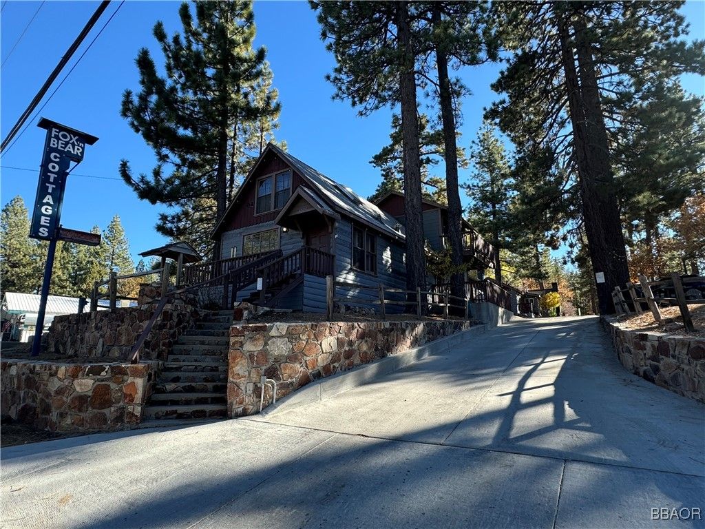 Photo of 40105 Big Bear Blvd Boulevard, Big Bear Lake, CA 92315 (MLS # 32406206)