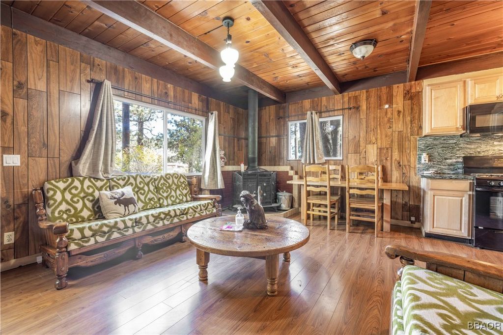 Photo of 726 Maltby Boulevard, Big Bear City, CA 92314 (MLS # 32405838)