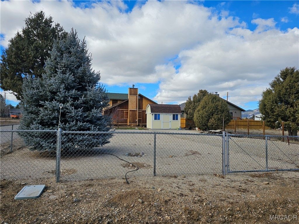 Photo of 849 Hemlock Lane, Big Bear City, CA 92314 (MLS # 32600134)