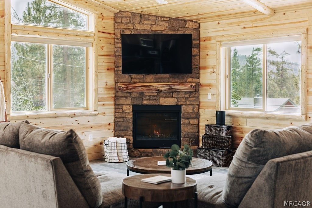 Photo of 315 Northern Cross Drive, Big Bear Lake, CA 92315 (MLS # 32600877)