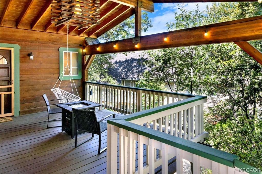 Photo of 1108 Grass Valley Rd. Road, Lake Arrowhead, CA 92352 (MLS # 32601293)