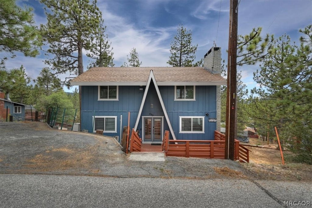 Photo of 490 Vista Lane, Big Bear Lake, CA 92315 (MLS # 32600864)