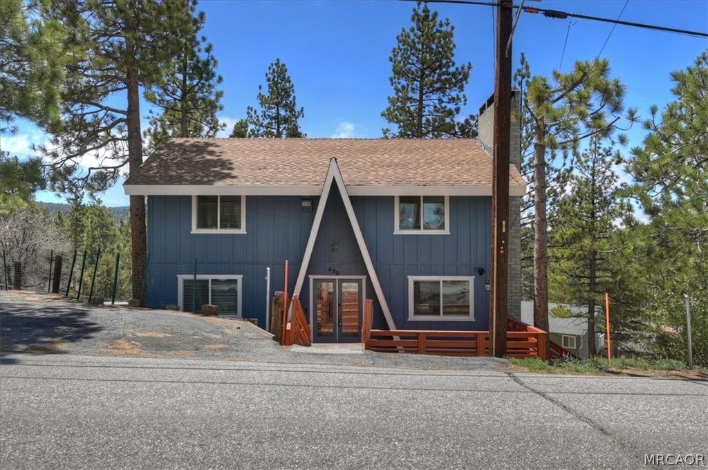 Photo of 490 Vista Lane, Big Bear Lake, CA 92315 (MLS # 32600864)