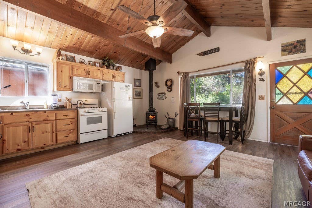 Photo of 926 Robinhood Boulevard, Big Bear City, CA 92314 (MLS # 32601960)
