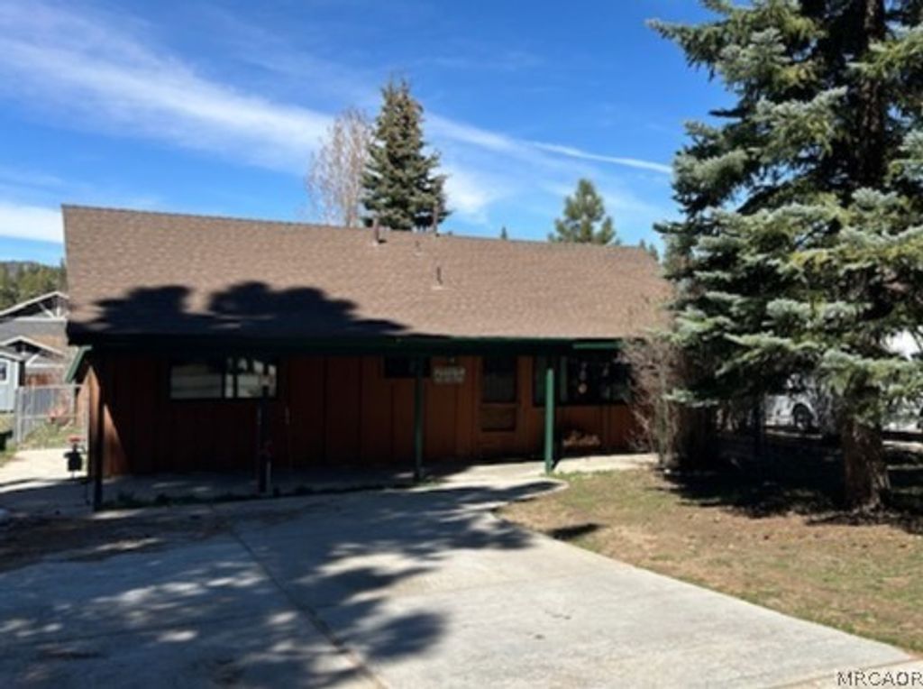 Photo of 42720 Peregrine Avenue, Big Bear Lake, CA 92315 (MLS # 32600605)