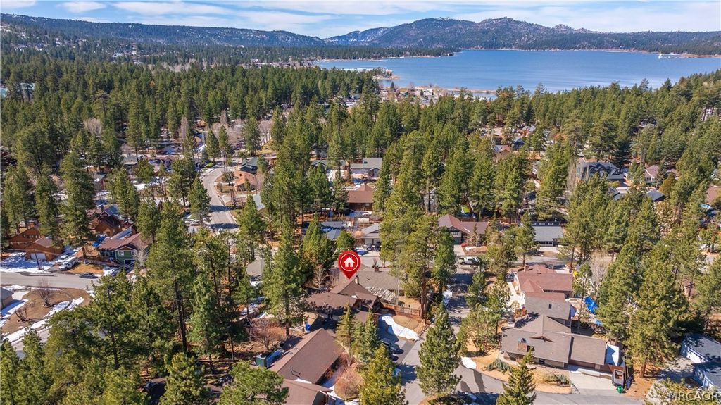 Photo of 41537 Mockingbird Drive, Big Bear Lake, CA 92315 (MLS # 32600336)
