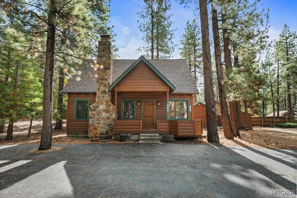 Photo of 39161 Buckthorn Road, Big Bear Lake, CA 92315 (MLS # 32502706)