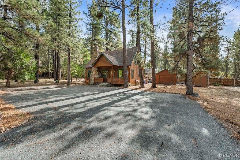 Photo of 39161 Buckthorn Road, Big Bear Lake, CA 92315 (MLS # 32502706)
