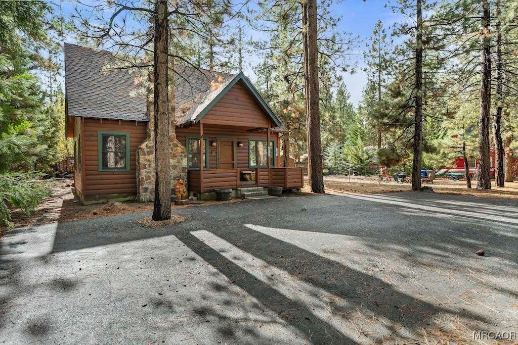 Photo of 39161 Buckthorn Road, Big Bear Lake, CA 92315 (MLS # 32502706)