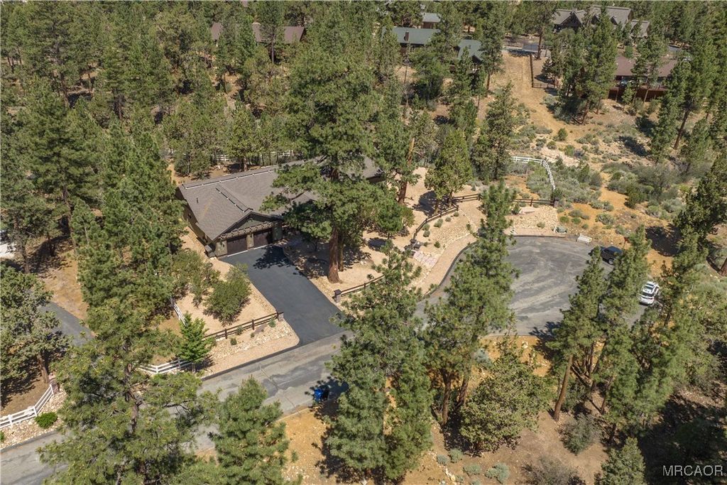 Photo of 1605 Shenandoah Way, Big Bear City, CA 92314 (MLS # 32502545)