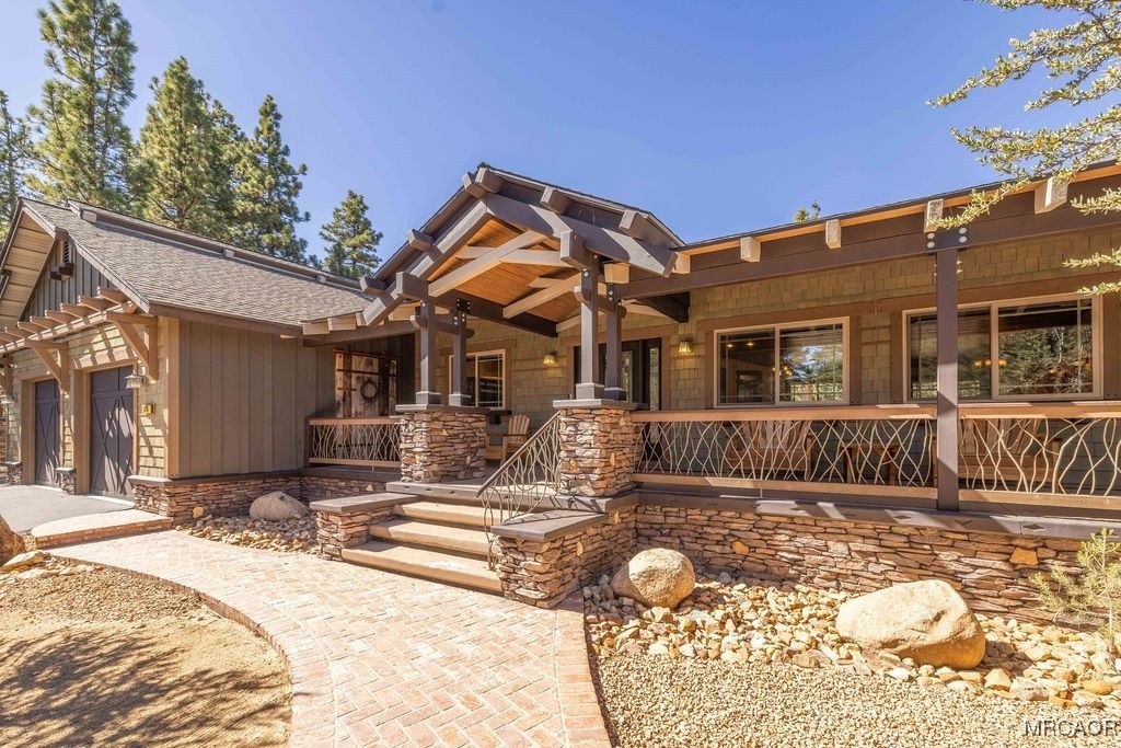 Photo of 1605 Shenandoah Way, Big Bear City, CA 92314 (MLS # 32502545)