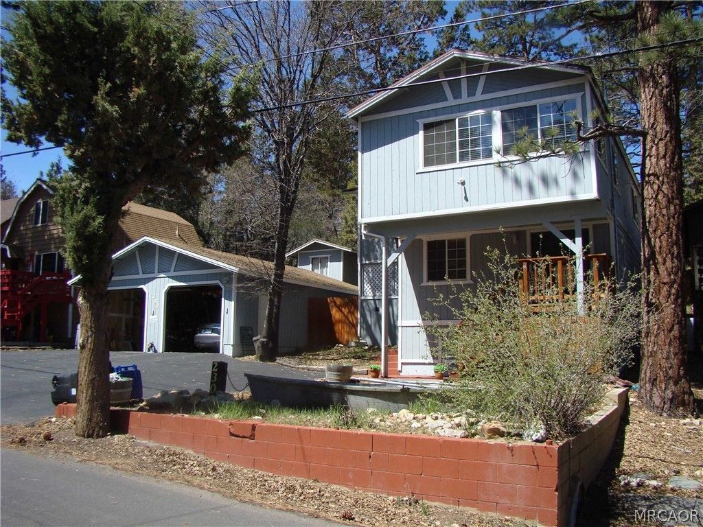 Photo of 230 Vista Avenue, Sugarloaf, CA 92386 (MLS # 32600072)