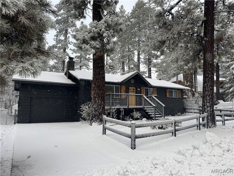 Photo of 39934 Forest Road, Big Bear Lake, CA 92315 (MLS # 32502230)