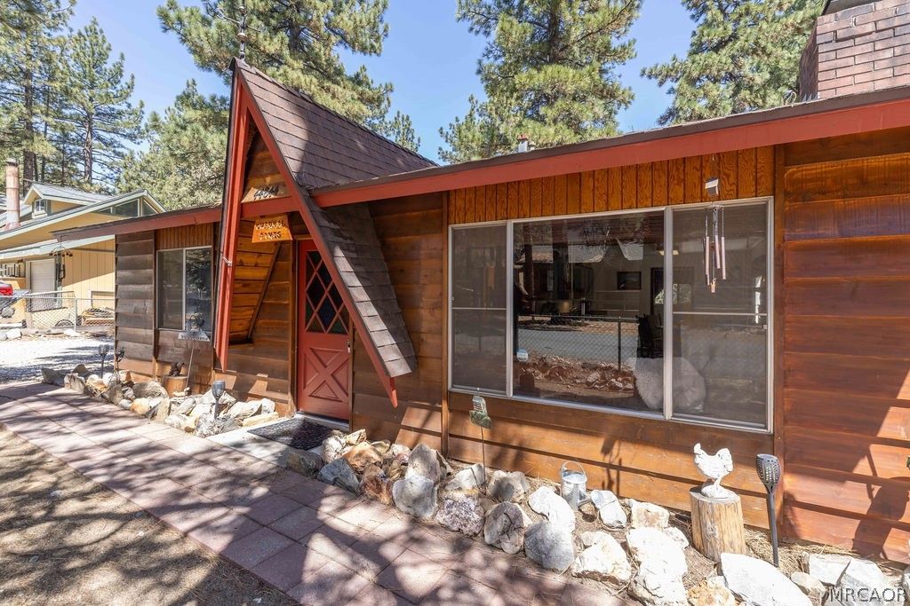 Photo of 44844 Manzanita Lane, Sugarloaf, CA 92386 (MLS # 32600942)