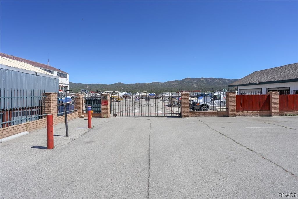 Photo of 400 Pine Knot Boulevard #C-10, Big Bear Lake, CA 92315 (MLS # 32300900)