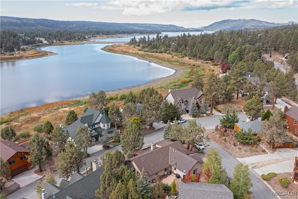 Photo of 42425 Bear Loop, Big Bear Lake, CA 92314 (MLS # 32502337)