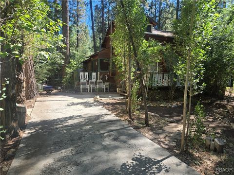Photo of 42627 La Cerena Avenue, Big Bear Lake, CA 92315 (MLS # 32501131)