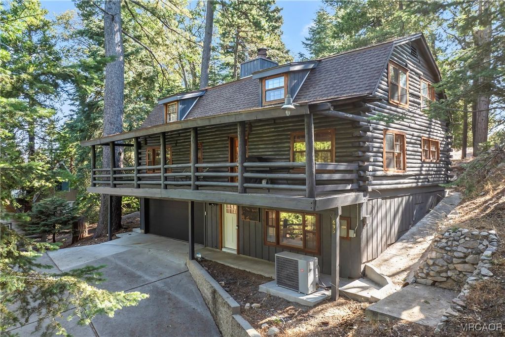 Photo of 695 Buckingham Square, Lake Arrowhead, CA 92352 (MLS # 32502261)