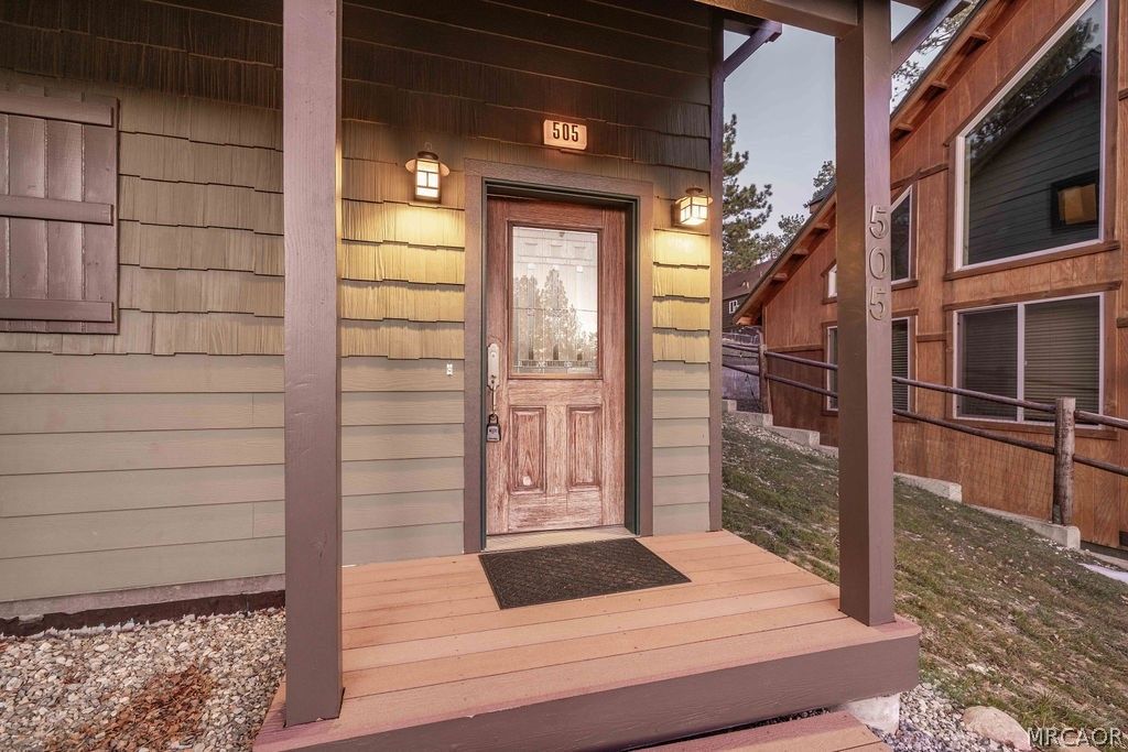 Photo of 505 Lakewood Lane, Big Bear Lake, CA 92315 (MLS # 32600474)