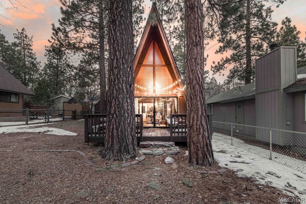 Photo of 446 Riverside Avenue, Sugarloaf, CA 92386 (MLS # 32600408)