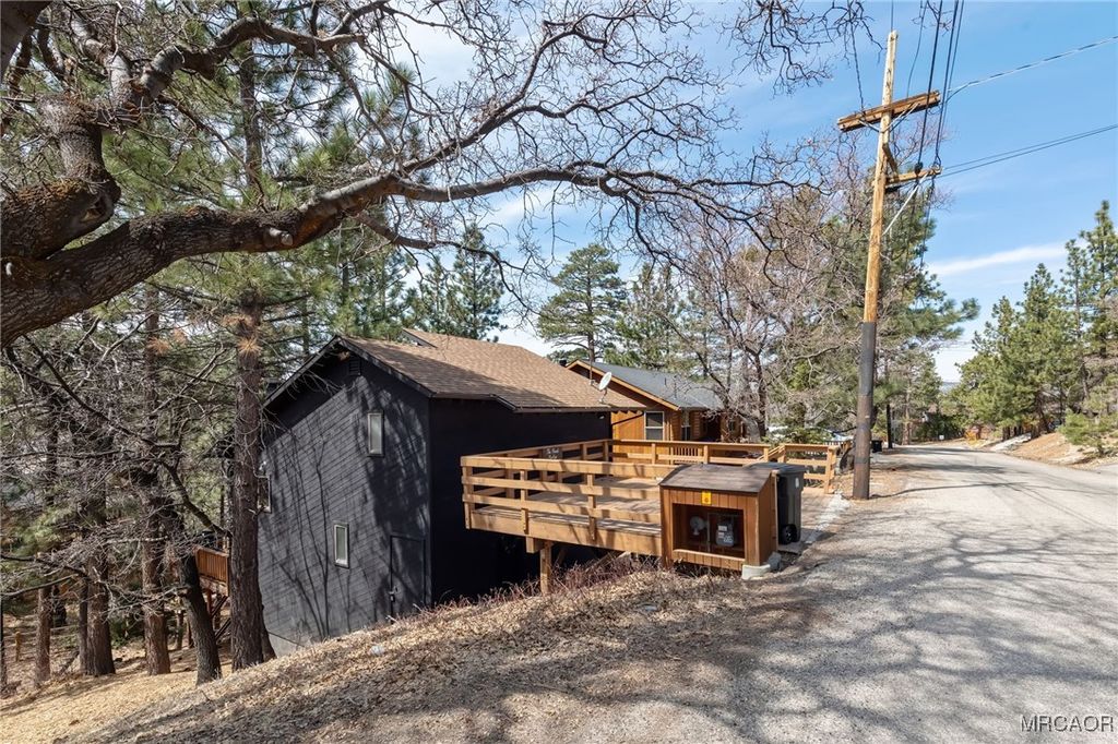 Photo of 689 Butte Avenue, Big Bear City, CA 92314 (MLS # 32502428)