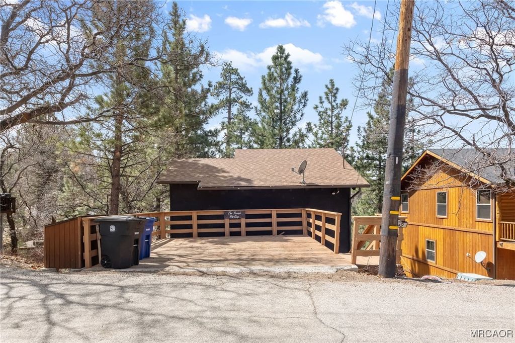 Photo of 689 Butte Avenue, Big Bear City, CA 92314 (MLS # 32502428)