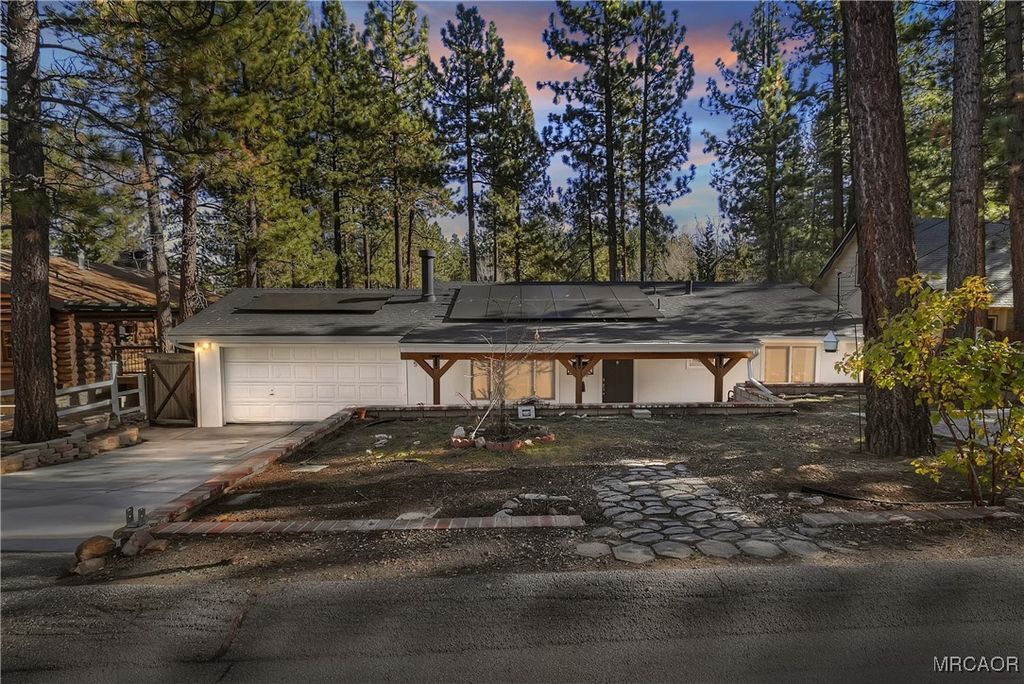 Photo of 565 Golden West Drive, Big Bear Lake, CA 92315 (MLS # 32502741)