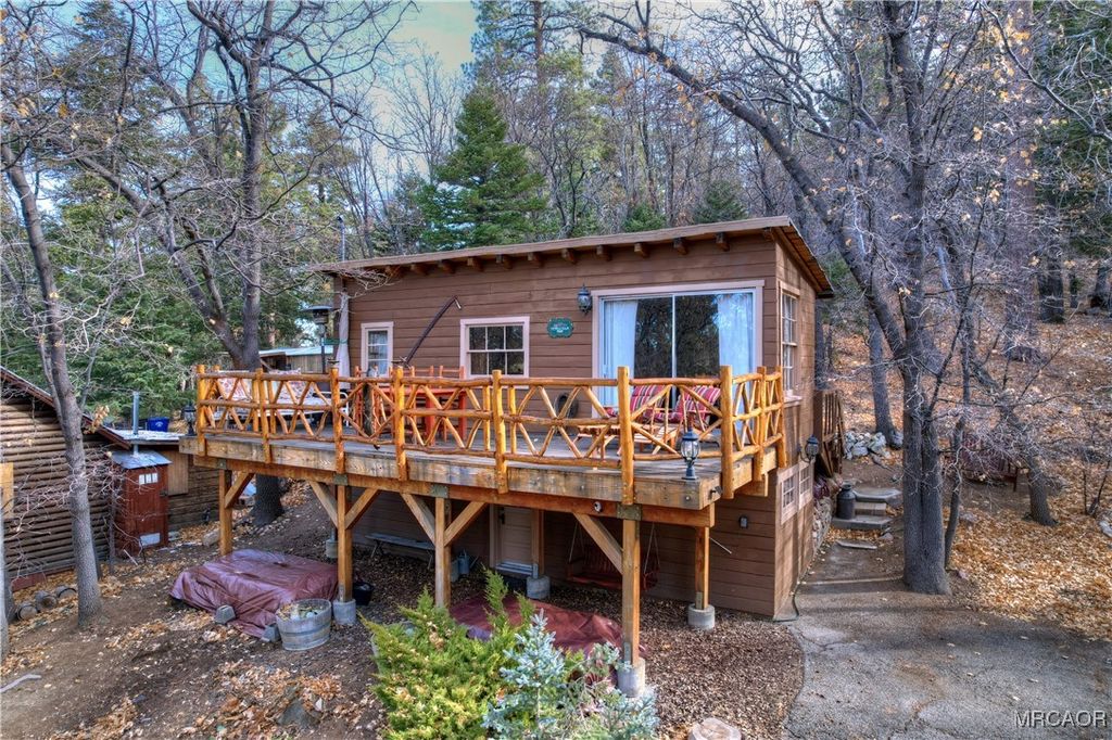 Photo of 967 Knickerbocker Road, Big Bear Lake, CA 92315 (MLS # 32502522)