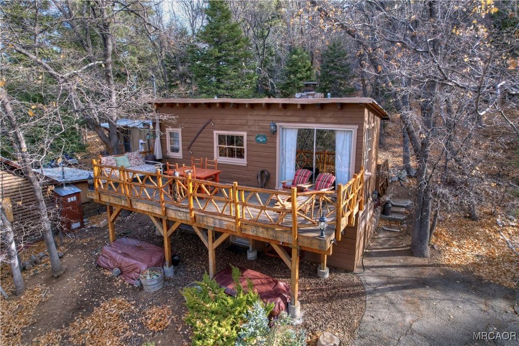 Photo of 967 Knickerbocker Road, Big Bear Lake, CA 92315 (MLS # 32502522)