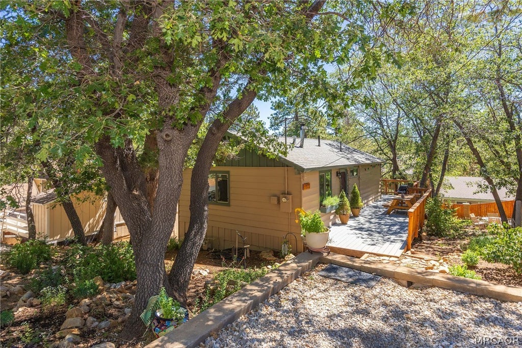 Photo of 875 Santa Barbara Avenue, Sugarloaf, CA 92386 (MLS # 32600481)