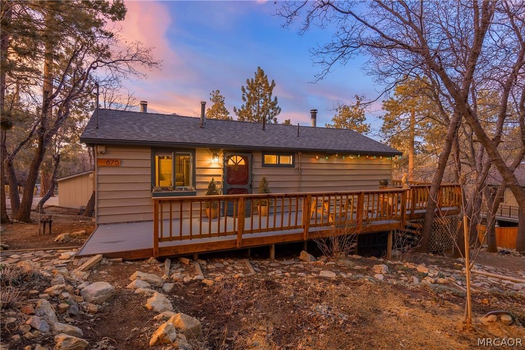 Photo of 875 Santa Barbara Avenue, Sugarloaf, CA 92386 (MLS # 32600481)