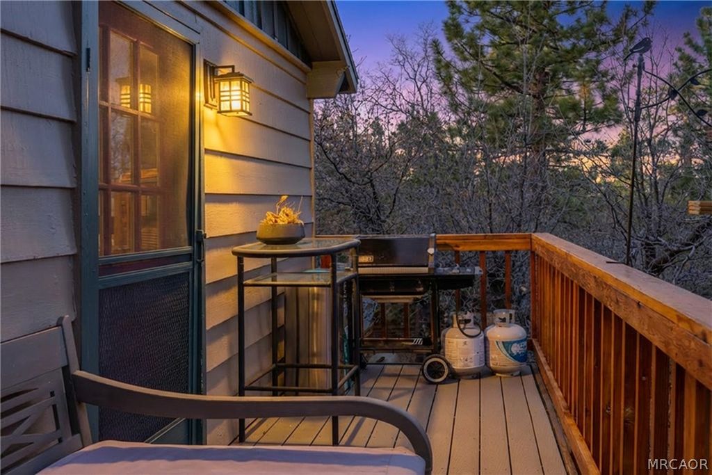 Photo of 875 Santa Barbara Avenue, Sugarloaf, CA 92386 (MLS # 32600481)