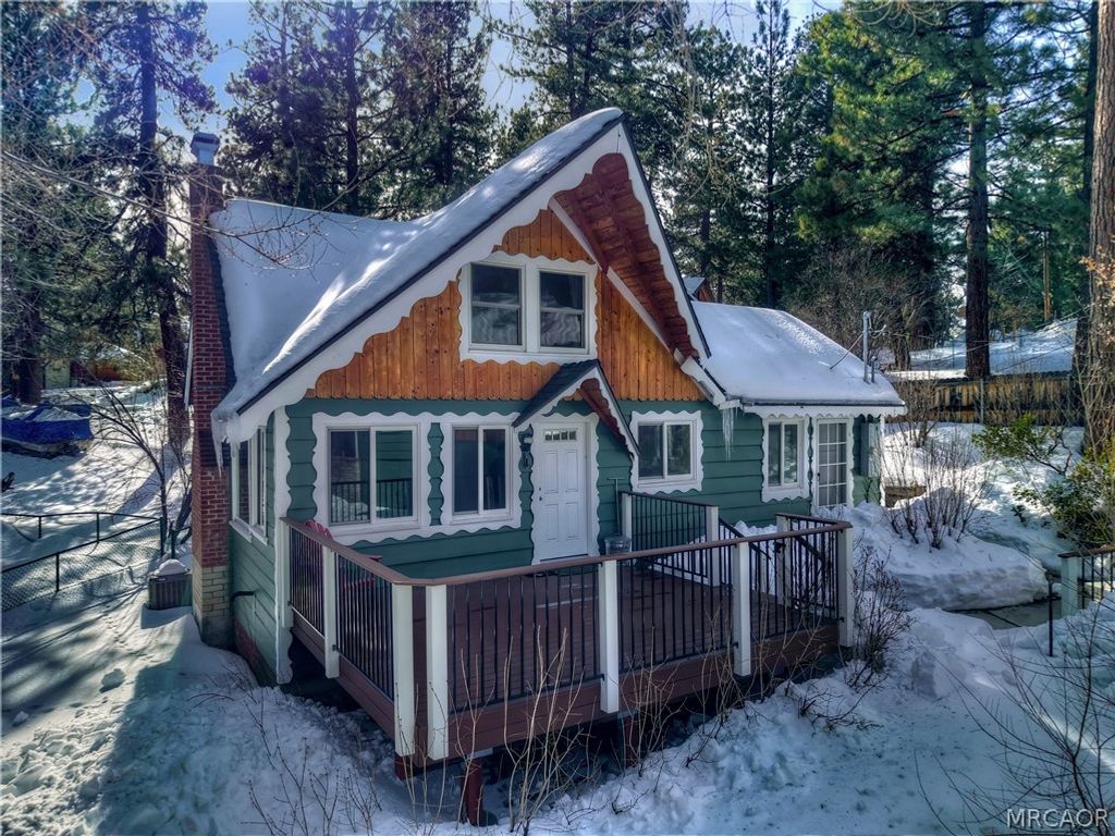 Photo of 39263 N Bay Drive, Big Bear Lake, CA 92315 (MLS # 32600377)