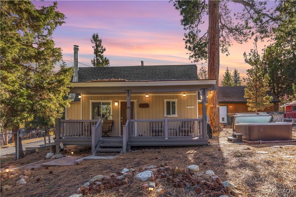 Photo of 188 Imperial Avenue, Sugarloaf, CA 92386 (MLS # 32600078)