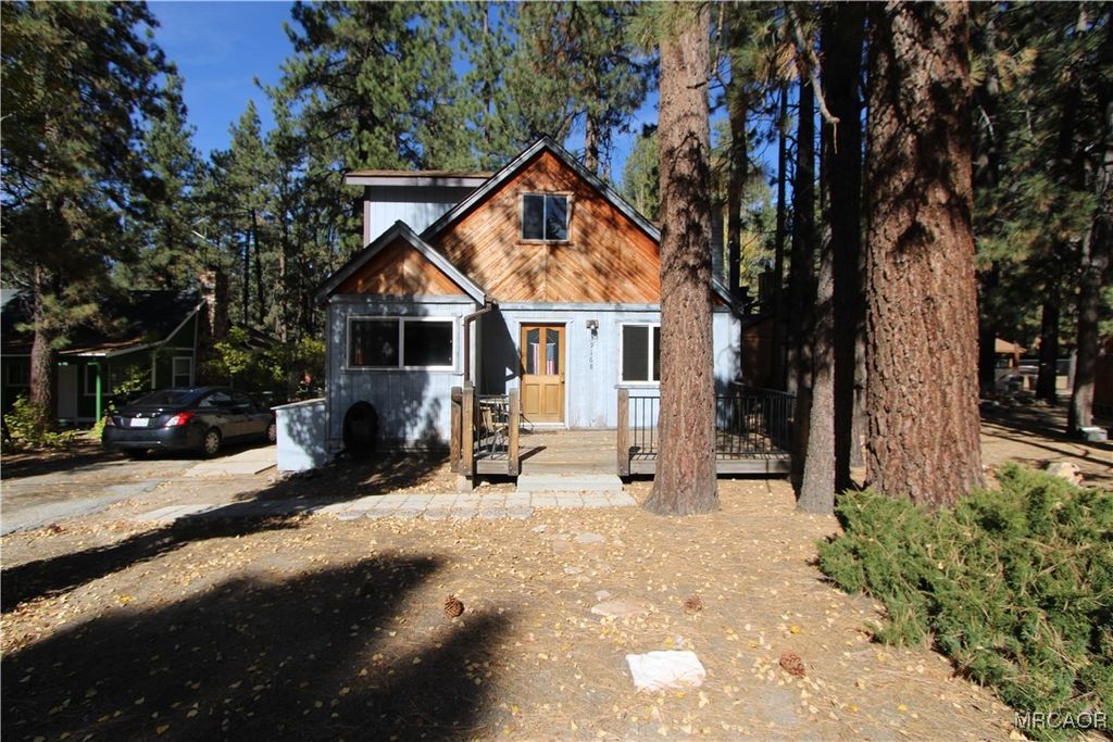 Photo of 39168 Starview Lane, Big Bear Lake, CA 92315 (MLS # 32502191)