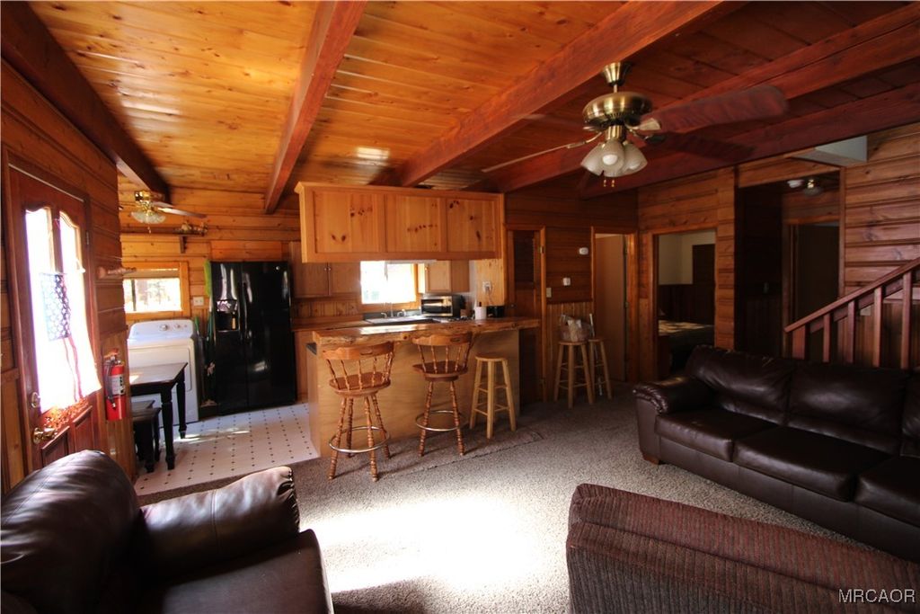 Photo of 39168 Starview Lane, Big Bear Lake, CA 92315 (MLS # 32502191)