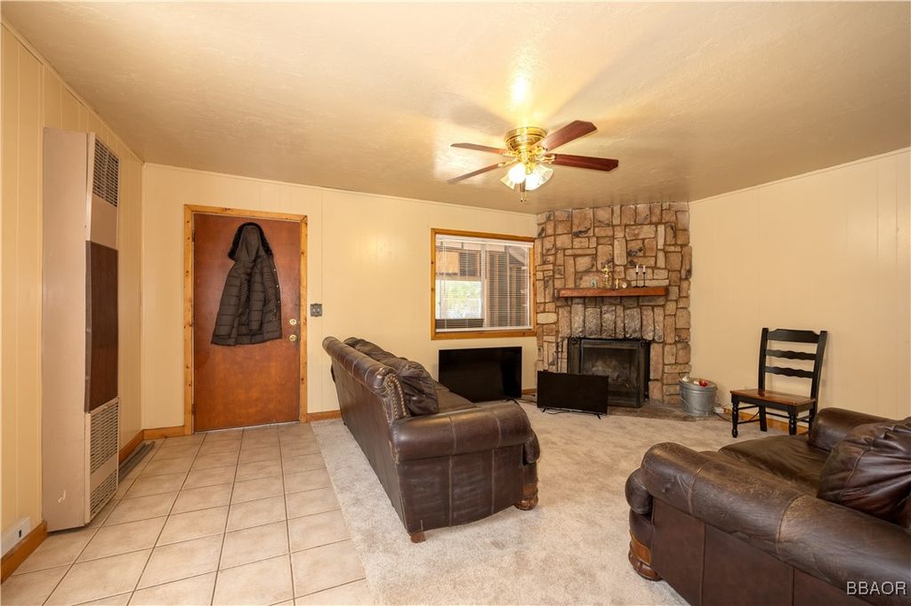 Photo of 809 San Bernardino Avenue, Sugarloaf, CA 92386 (MLS # 32502013)