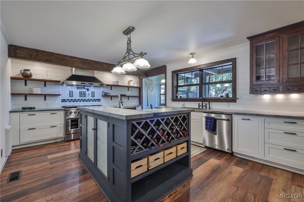 Photo of 26316 Ca-189 Highway, Twin Peaks, CA 92391 (MLS # 32502789)