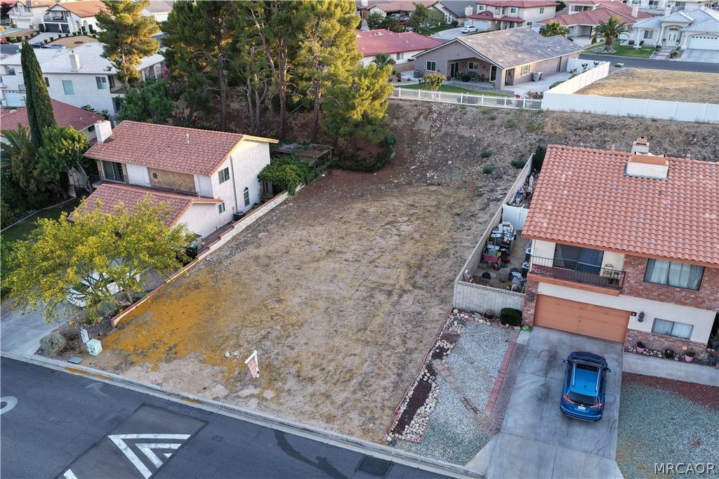 Photo of 13390 Chinquapin Drive, Victorville, CA 92395 (MLS # 32601238)