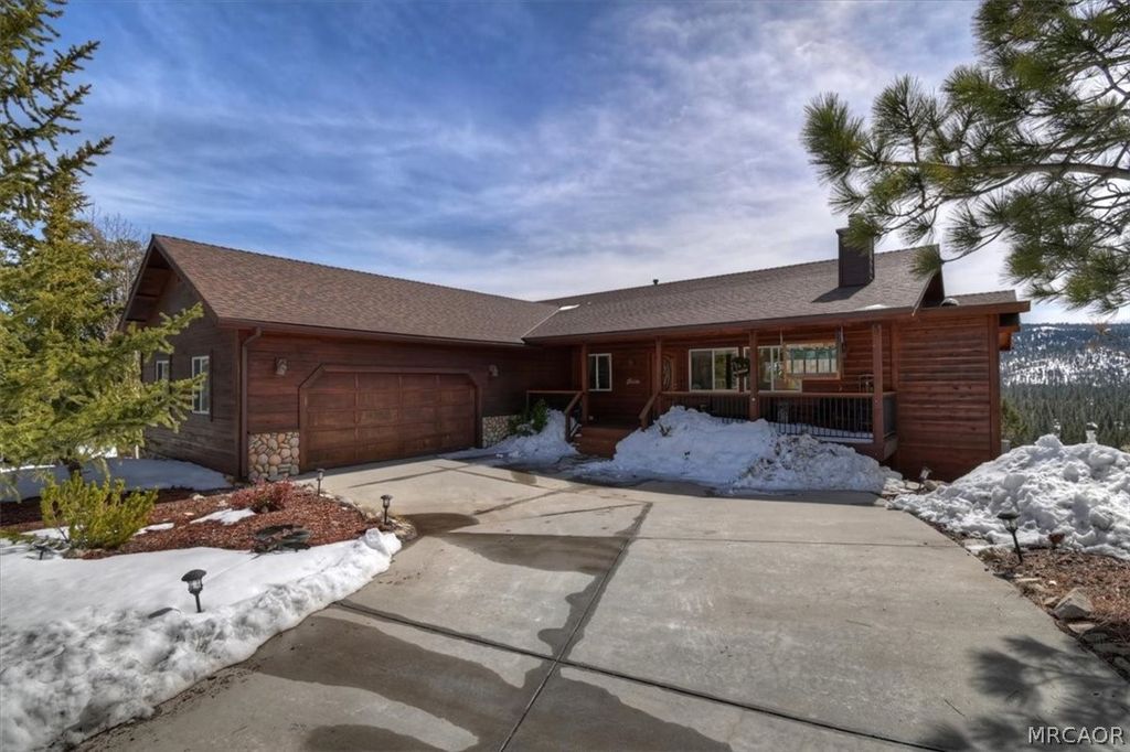 Photo of 42545 Pegasus Way, Big Bear Lake, CA 92315 (MLS # 32600331)
