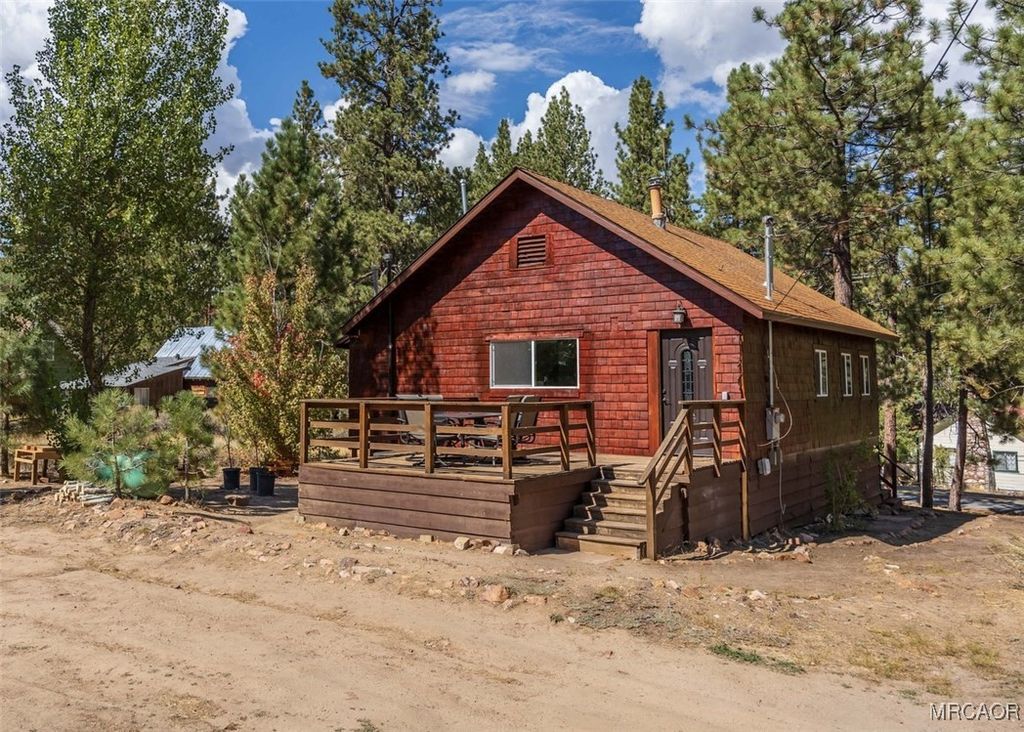 Photo of 39961 Lakeview Drive, Big Bear Lake, CA 92315 (MLS # 32502338)
