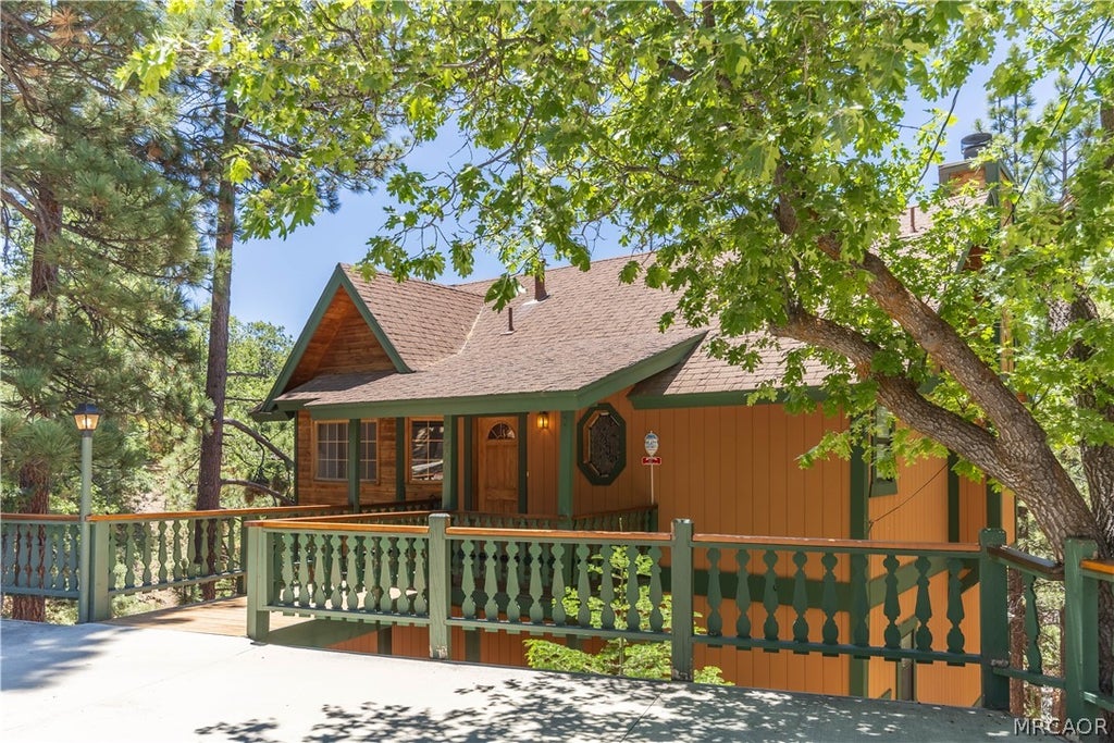 Photo of 696 Menlo Drive, Big Bear Lake, CA 92315 (MLS # 32601412)