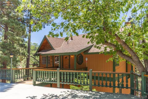 Photo of 696 Menlo Drive, Big Bear Lake, CA 92315 (MLS # 32601412)