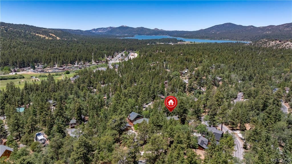 Photo of 696 Menlo Drive, Big Bear Lake, CA 92315 (MLS # 32601412)