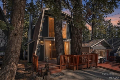 Photo of 42934 Fairy Avenue, Big Bear Lake, CA 92315 (MLS # 32602394)