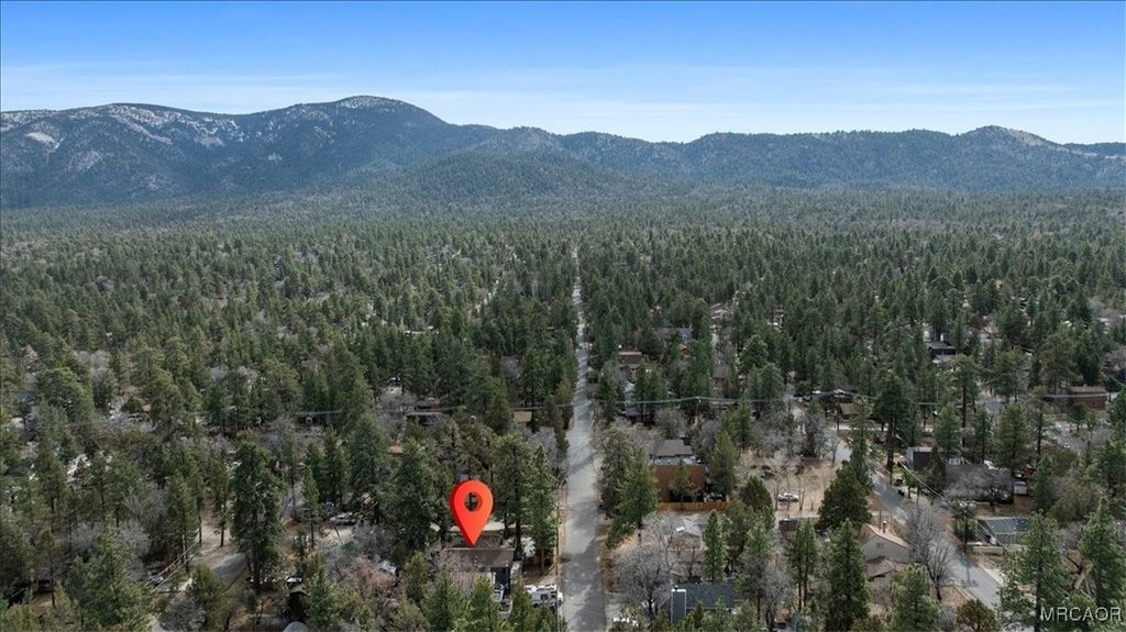 Photo of 465 Wabash Lane, Sugarloaf, CA 92386 (MLS # 32600154)