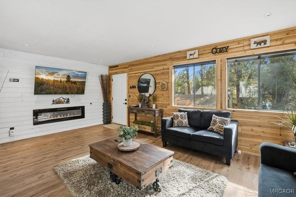 Photo of 465 Wabash Lane, Sugarloaf, CA 92386 (MLS # 32600154)