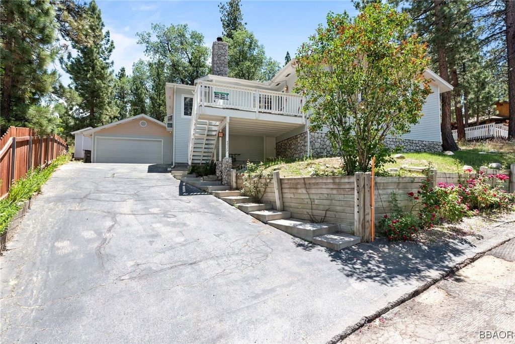 Photo of 42377 Paramount Road, Big Bear Lake, CA 92315 (MLS # 32500265)